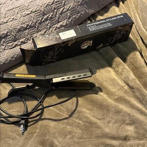 Professional Styling Iron with Black and Gold Accents